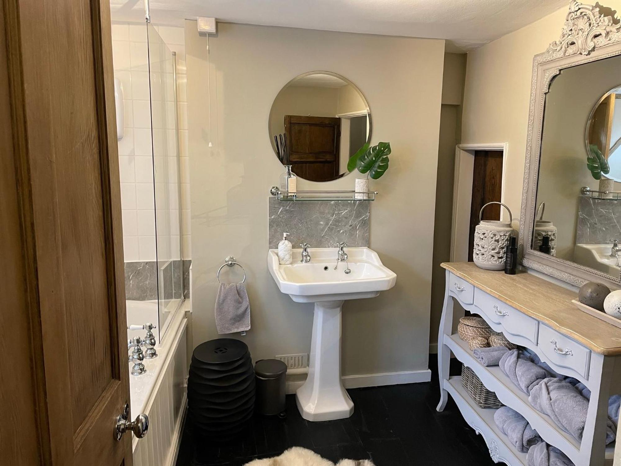 Entire Georgian Luxury Home - 3 Storey- High St Henley-In-Arden -Two Bedrooms-Sleeps 4 Εξωτερικό φωτογραφία