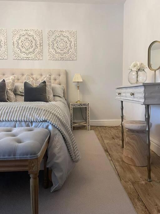 Entire Georgian Luxury Home - 3 Storey- High St Henley-In-Arden -Two Bedrooms-Sleeps 4 Εξωτερικό φωτογραφία