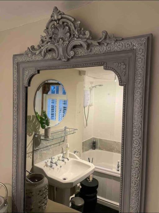 Entire Georgian Luxury Home - 3 Storey- High St Henley-In-Arden -Two Bedrooms-Sleeps 4 Εξωτερικό φωτογραφία